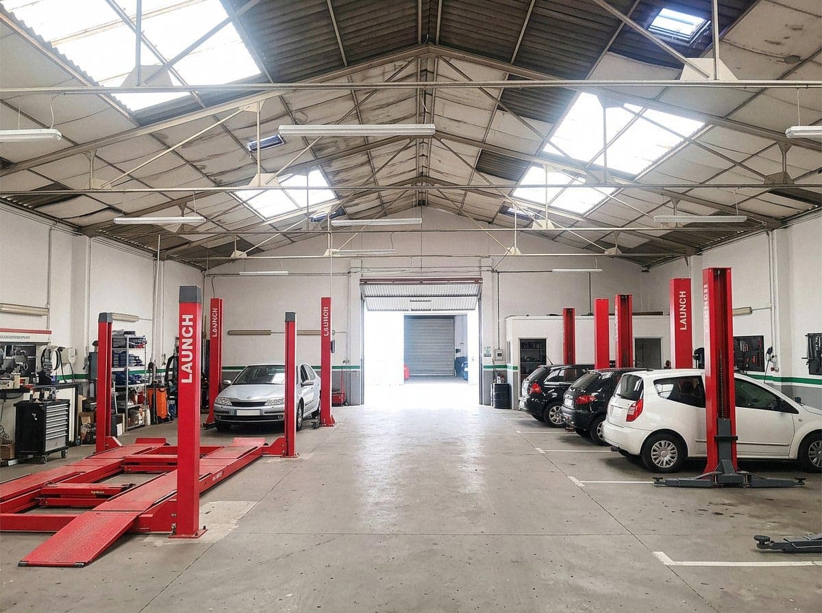 Taller de coches en A Pobra do Caramiñal